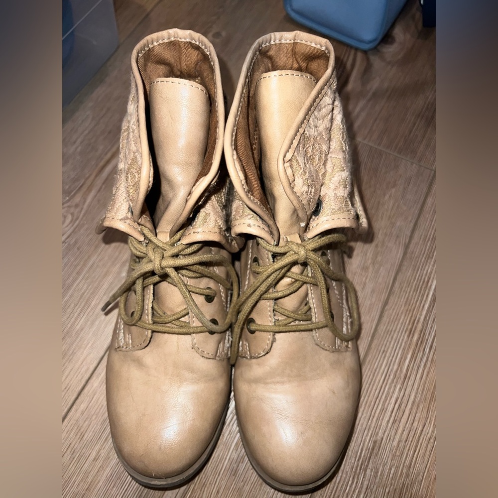 Cute short brown fall boots!